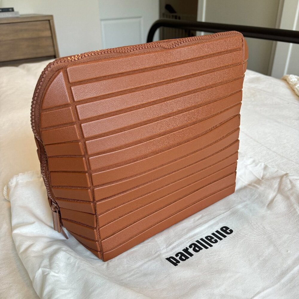 NWT Parallelle Large Traveller Cosmetic Bag Vicuna